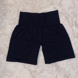 NVGTN Black solid seamless shorts